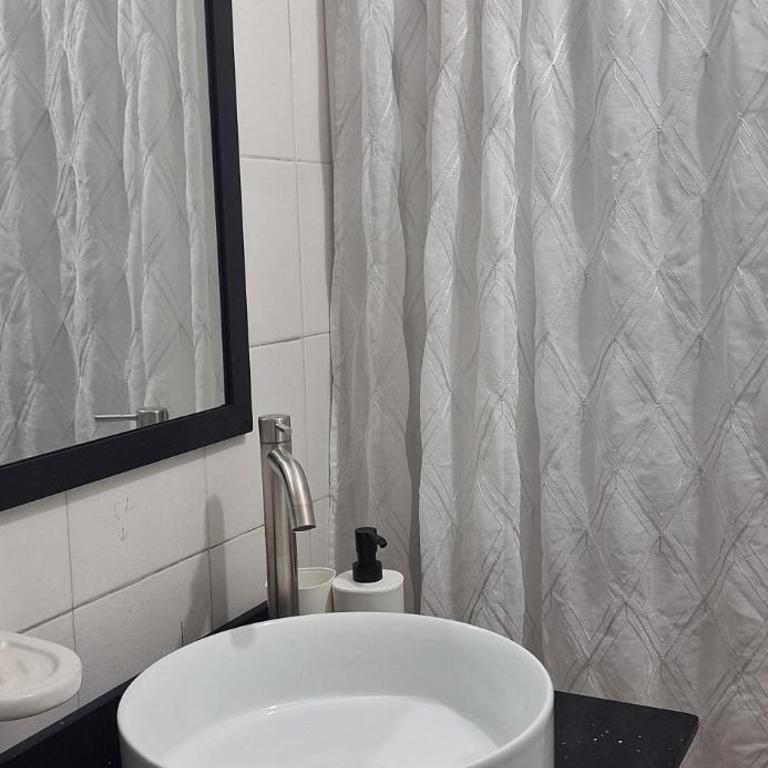 Apartaestudio in the heart of Medellín Laureles with a Comfortable king Bed - Apartamento de 1 dormitorio - 20