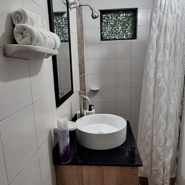Apartaestudio in the heart of Medellín Laureles with a Comfortable king Bed - Apartamento de 1 dormitorio - 23