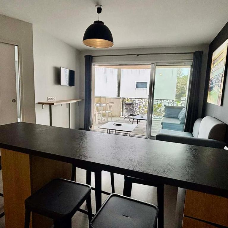 Appartement PMR avec balcon, 2 chambres, accès direct plage, piscine, parking sécurisé - La Tranche-sur-Mer - FR-1-194-220 - Appartamento (6 Adulti) - 17