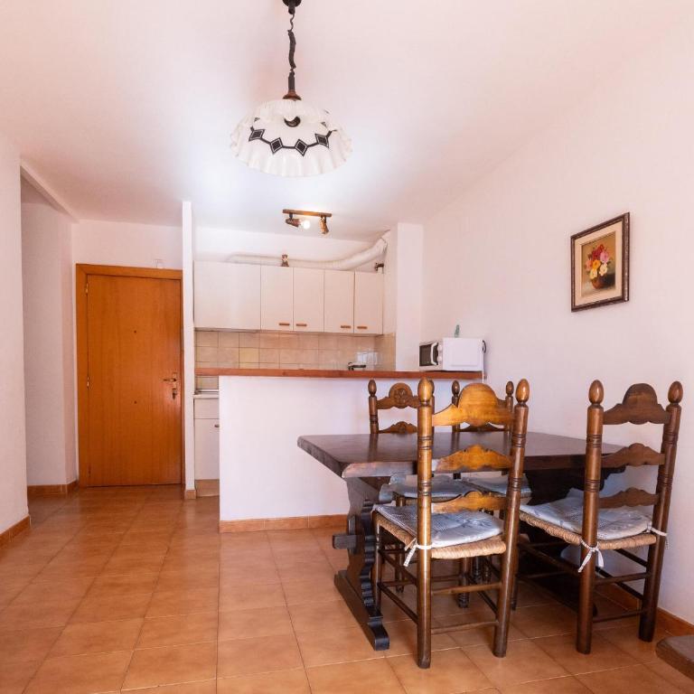 Apartamento céntrico con terraza y acceso cercano a la playa, bares y mercado en Empuriabrava - ES-228-181 - Apartamento - 18