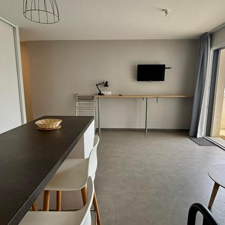Appartement avec balcon, 1 chambre, piscine, jacuzzi, parking privé, accès direct plage et commerces - FR-1-194-221 - Appartement (4 Adultes) - 17