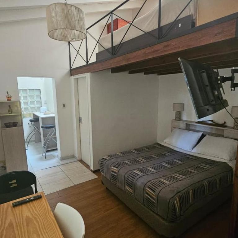 Apartamento en casa de familia con ingreso independiente - Loft - 8