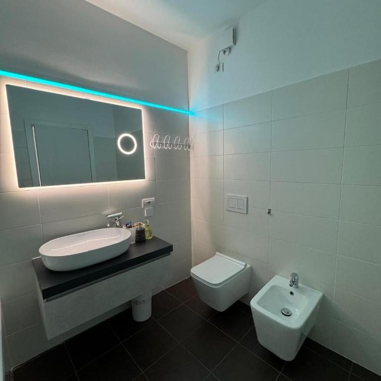 Sogno DiVino - Apartment in Como - Appartamento con 2 Camere da Letto e Balcone - 11