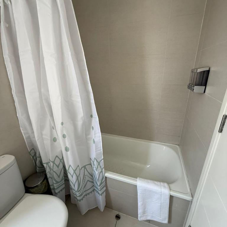 Las Condes costado Parque Arauco - Two-Bedroom Apartment - 25