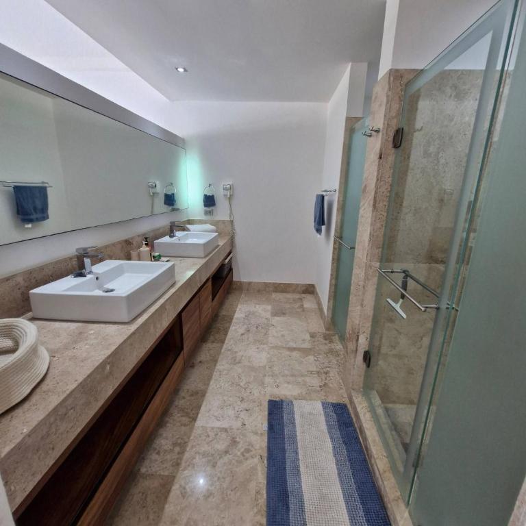 Beautiful PH in front of the Marina - Apartamento - 42
