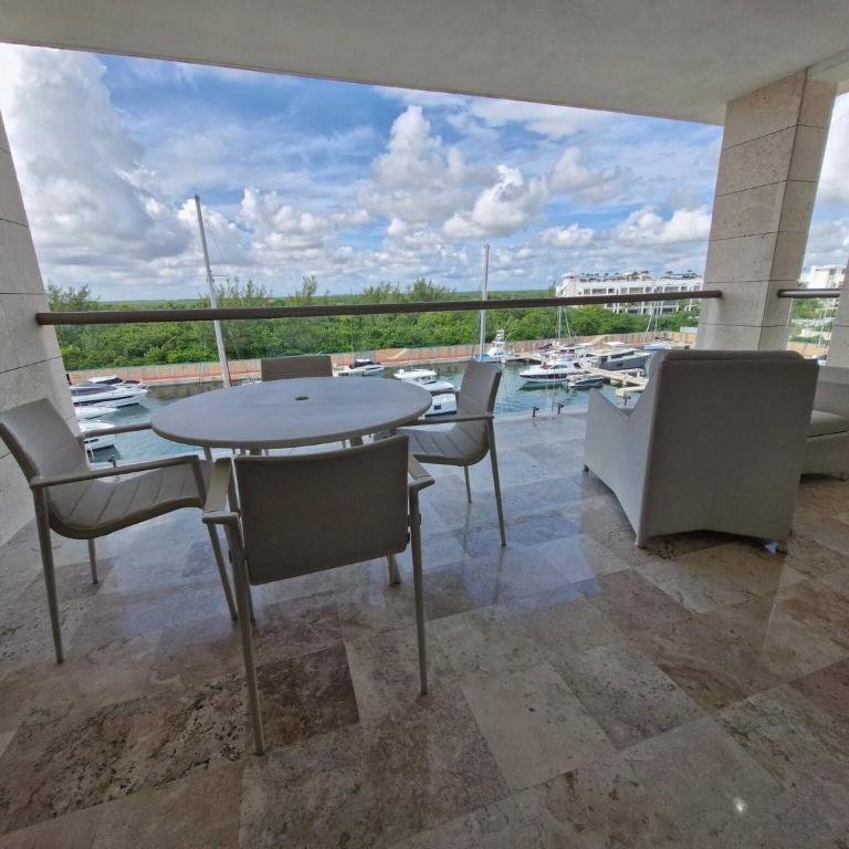 Beautiful PH in front of the Marina - Apartamento - 63