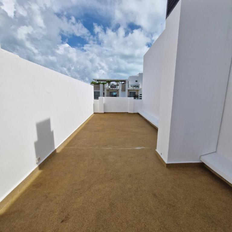 Beautiful PH in front of the Marina - Apartamento - 72
