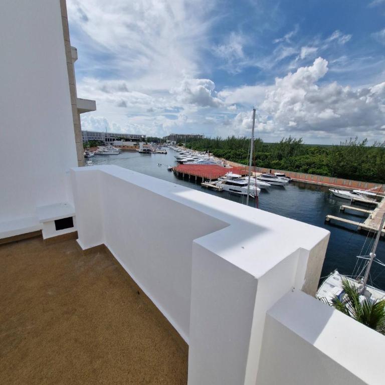 Beautiful PH in front of the Marina - Apartamento - 75