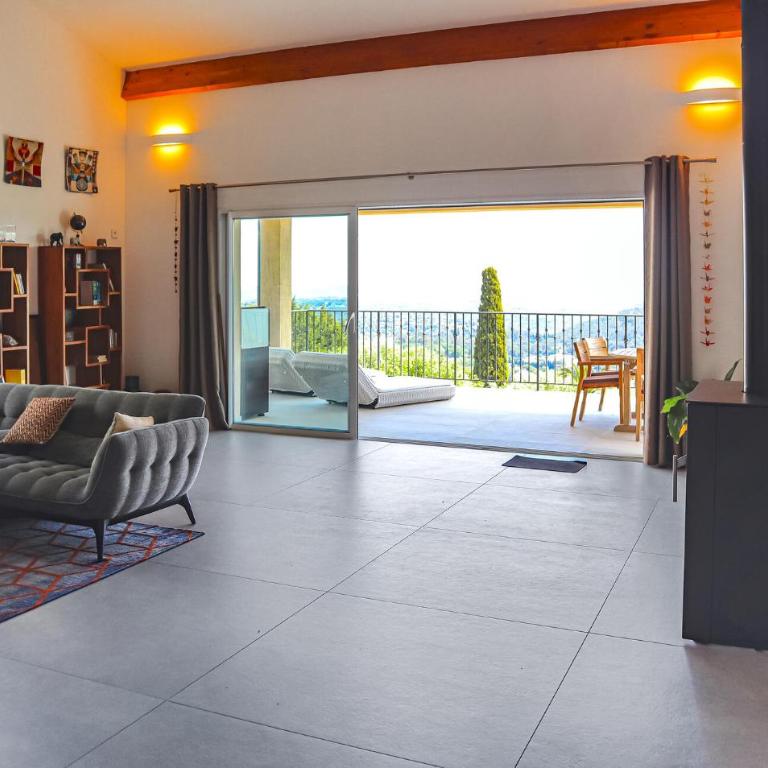 Gorgeous Home In Speracedes With Wifi - Maison de Vacances 3 Chambres - 2