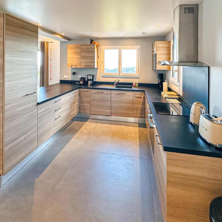 Gorgeous Home In Speracedes With Wifi - Maison de Vacances 3 Chambres - 3