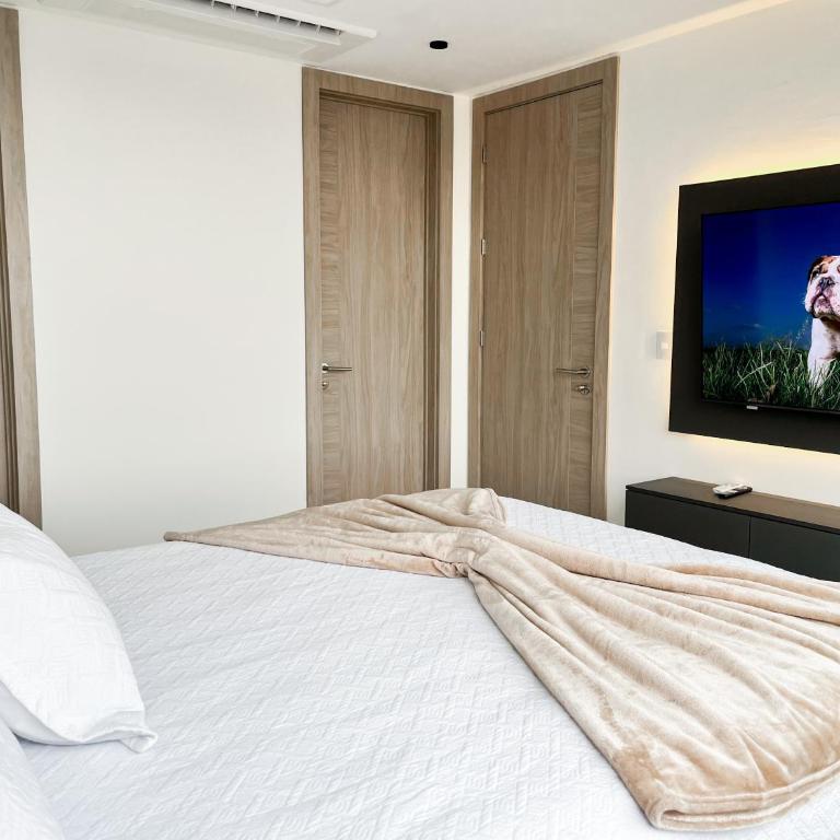 Depa de lujo con piscina y GYM cerca al Mall San Marino - One-Bedroom Apartment with City View - 3