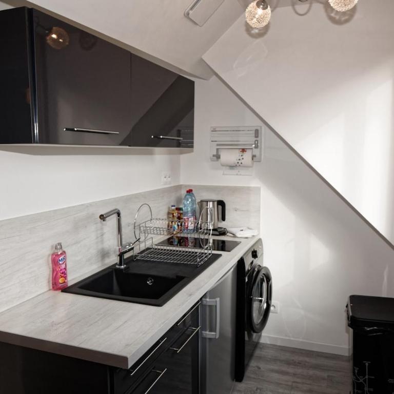 Cityscape in Calais - City center A16 - Ferry, Tunnel, Port- 24 7 - One-Bedroom Apartment - 6