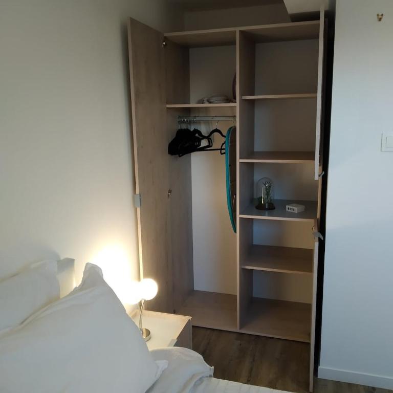 Cityscape in Calais - City center A16 - Ferry, Tunnel, Port- 24 7 - One-Bedroom Apartment - 9