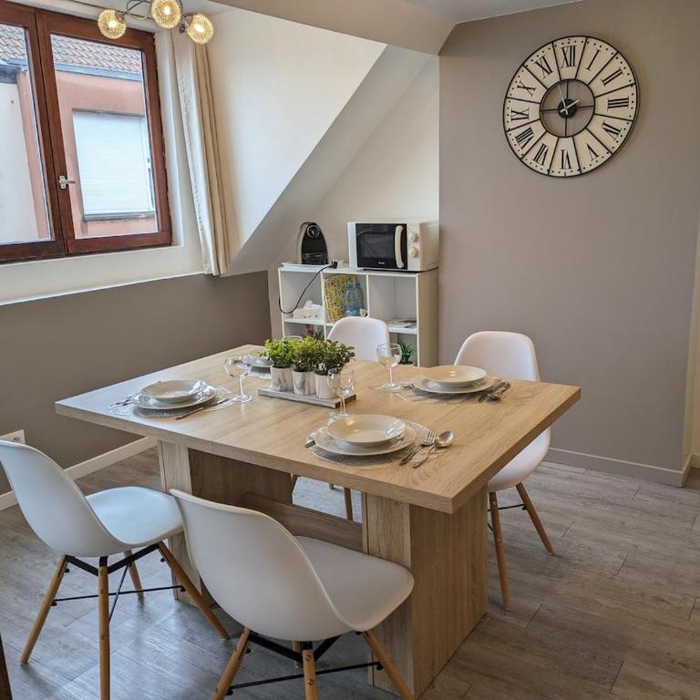 Cityscape in Calais - City center A16 - Ferry, Tunnel, Port- 24 7 - One-Bedroom Apartment - 11