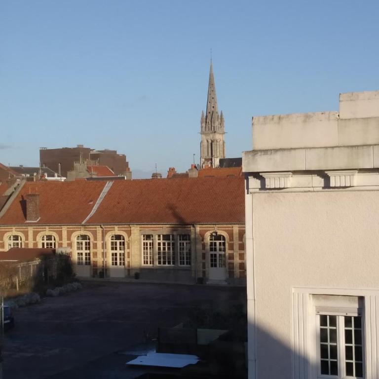 Cityscape in Calais - City center A16 - Ferry, Tunnel, Port- 24 7 - One-Bedroom Apartment - 18