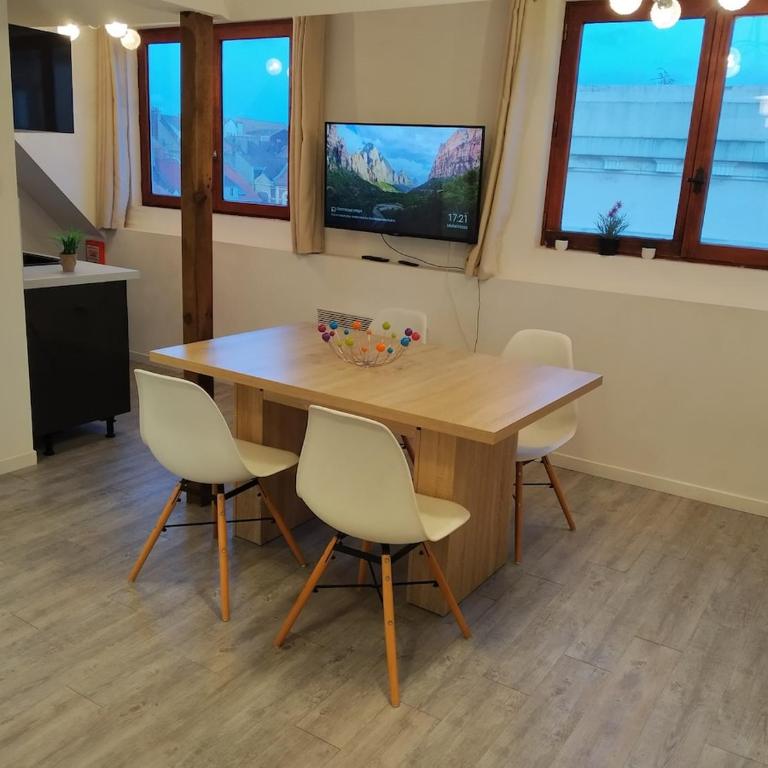 Cityscape in Calais - City center A16 - Ferry, Tunnel, Port- 24 7 - One-Bedroom Apartment - 20