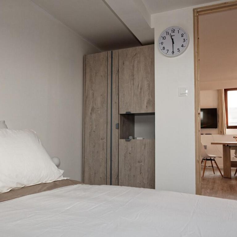 Cityscape in Calais - City center A16 - Ferry, Tunnel, Port- 24 7 - One-Bedroom Apartment - 24