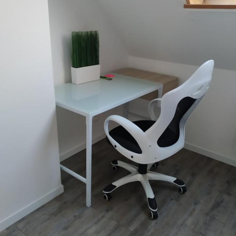 Cityscape in Calais - City center A16 - Ferry, Tunnel, Port- 24 7 - One-Bedroom Apartment - 25