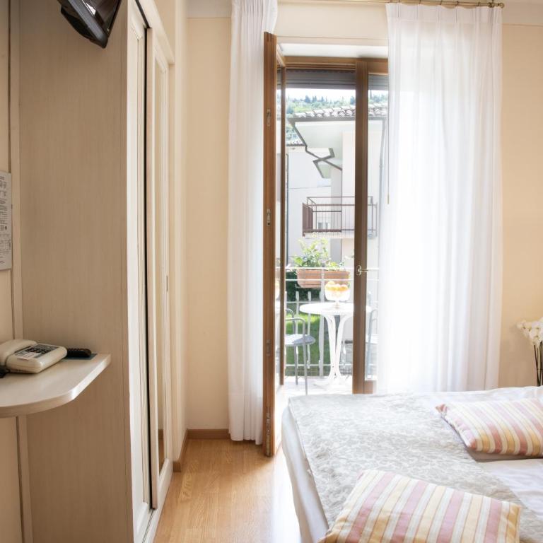 Hotel Belvedere - Economy Double Room - back side - 2