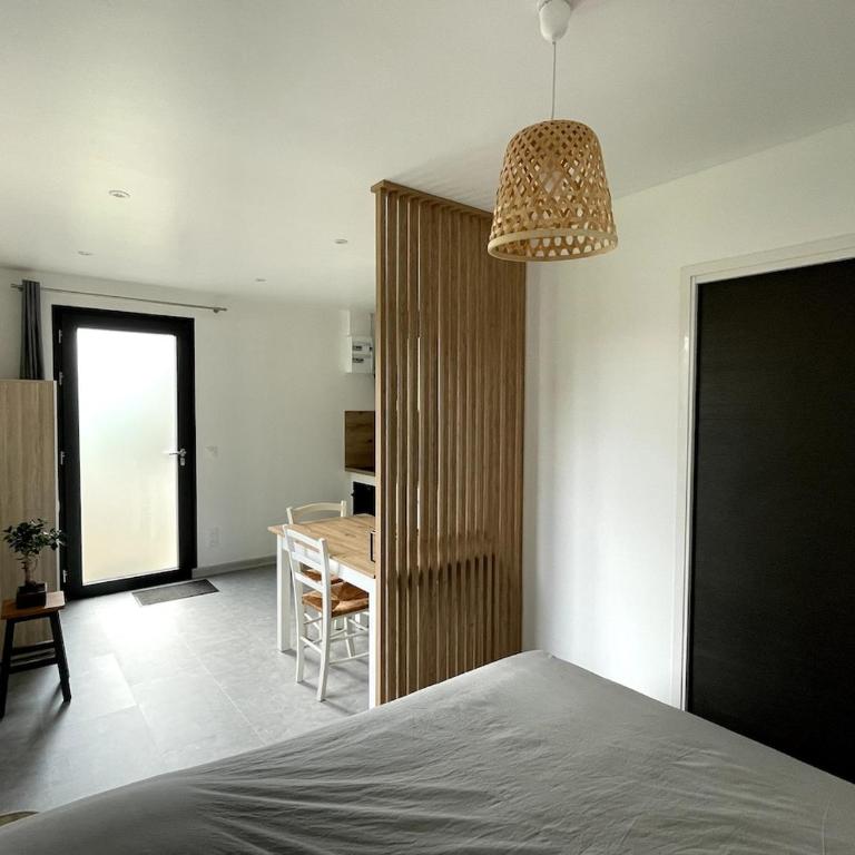 Studio au calme - rez de jardin - Appartement 1 Chambre - 17