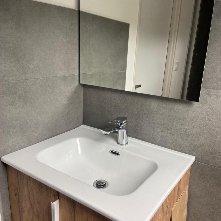 location appartement neuf dans maison - Apartment mit 1 Schlafzimmer - 5