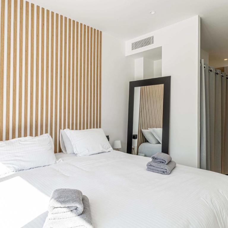 Modern Villa with Heated Pool and Garden - Villa - 8