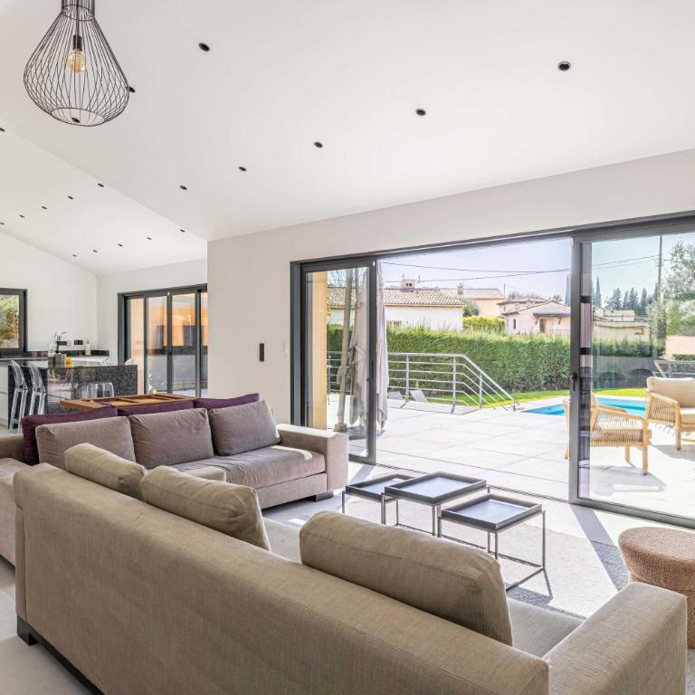 Modern Villa with Heated Pool and Garden - Villa - 17