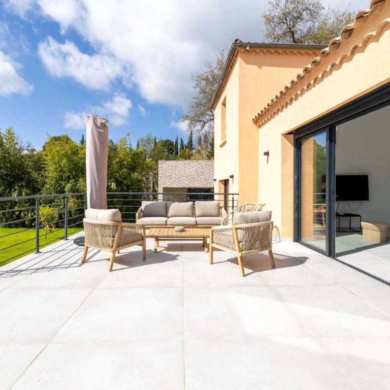 Modern Villa with Heated Pool and Garden - Villa - 2