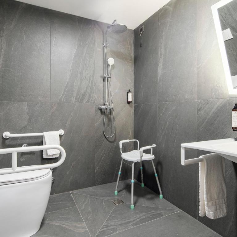 Nord Hotel - Camera Familiare con 2 Camere da Letto e 2 Bagni - 4