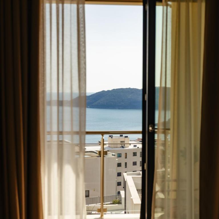 The Dream Getaway & Spa by DeVasco - Two-Bedroom Apartment with Terrace and Sea View - 3