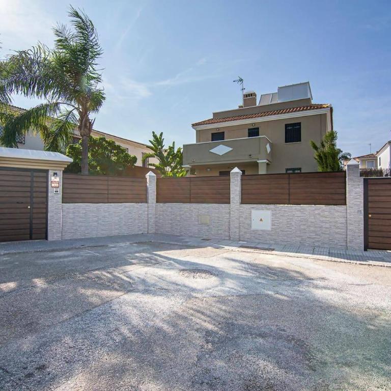 Modern beach villa with parking and private pool - Two-Bedroom Villa - 2