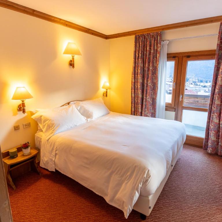 Hotel Alaska Cortina - Camera Tripla Superior con Vista Montagna - 4