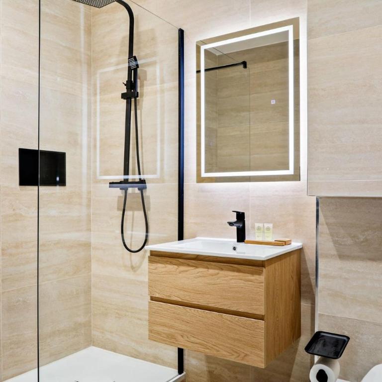 TheBlueStay 266 - Stunning AC Apartment - Appartement - 22