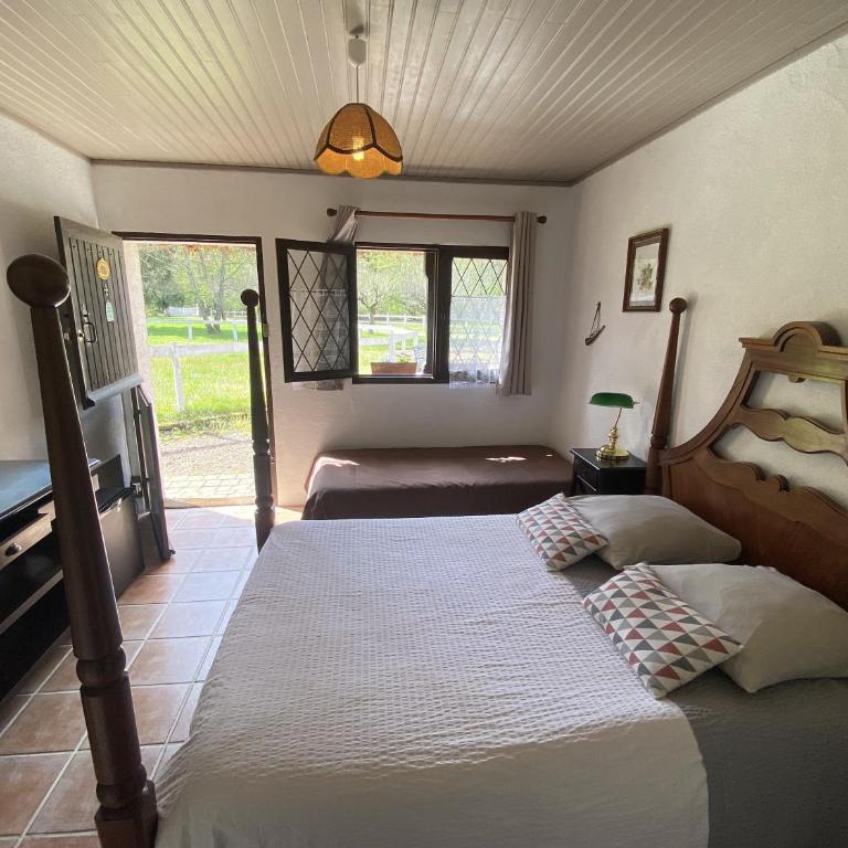 Auberge Marcheroux - Chambre Triple - Vue sur Jardin - 2