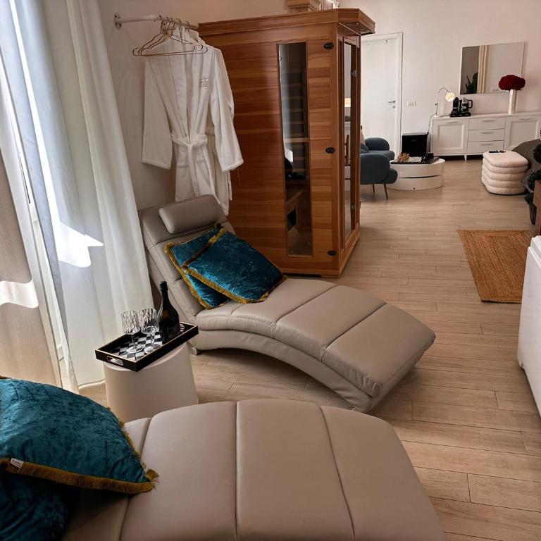 Centrale Suites - Deluxe Suite with Spa Bath - 14