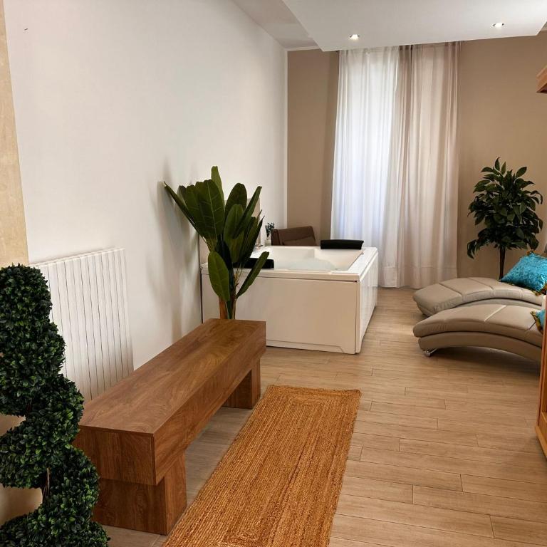 Centrale Suites - Deluxe Suite with Spa Bath - 17