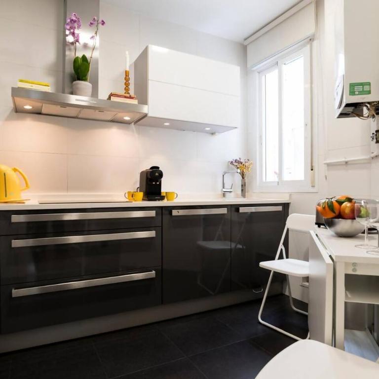 Salamanca District – Retiro Park & Movistar Arena - Two-Bedroom Apartment - 3