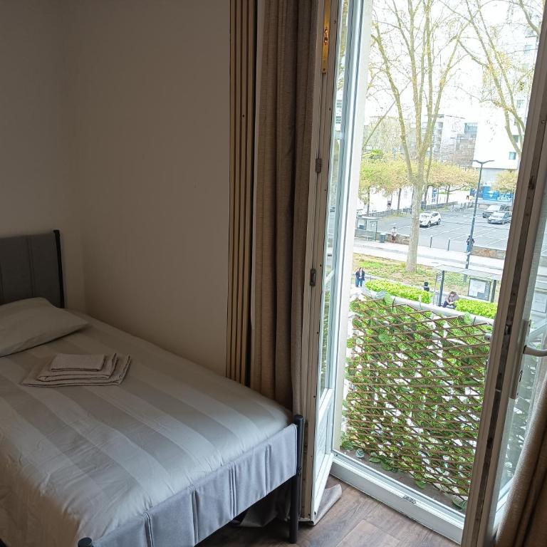 Hôtel Du Mans - Chambre Triple avec Salle de Bains Privative - 2