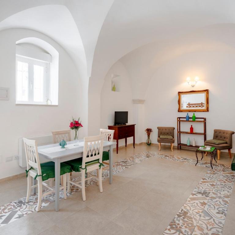 GuestHost - La Dimora Vico Felice - Appartamento su 2 Livelli - 2