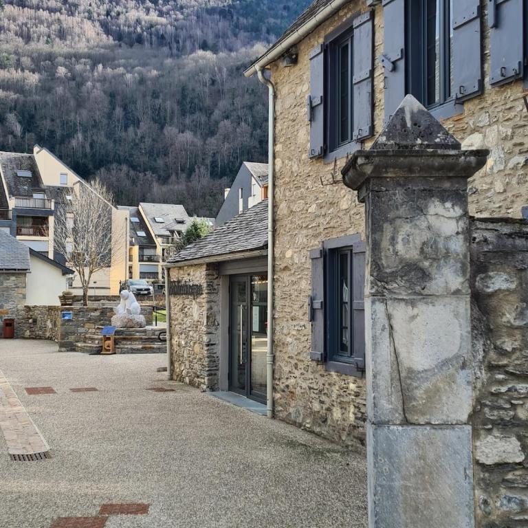 L'Ours de St Lary, 6 personnes, Piscine, Sauna, Hammam - Three-Bedroom Apartment - 35