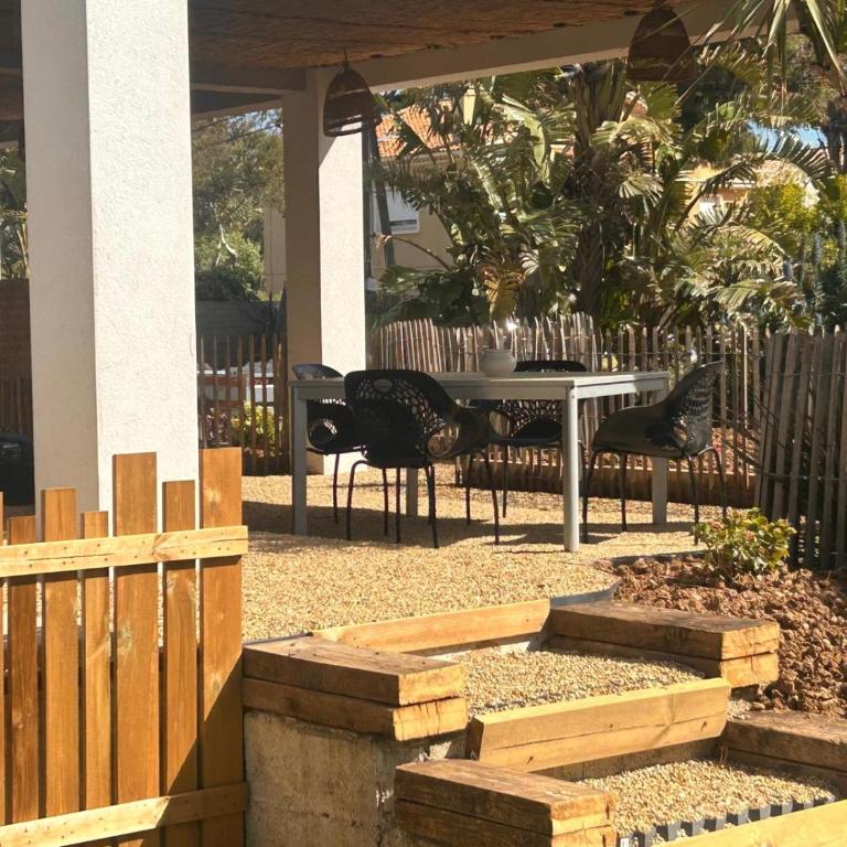 Bas de villa la sablhyeres- 300m Plage de la Capte - 2 hébergements disponibles - Maison de Vacances - 16