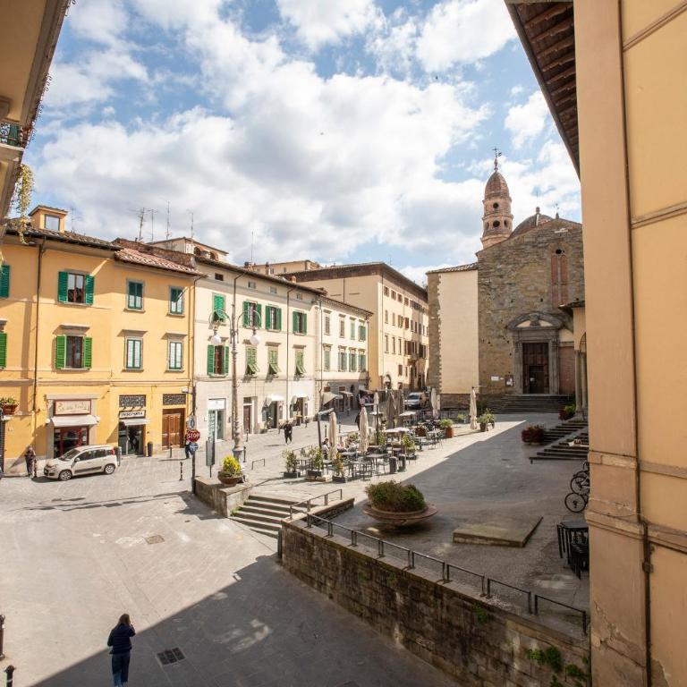 CENTRO - Piazza Della Badia - Appartamento Superior con 3 Camere da Letto - 46