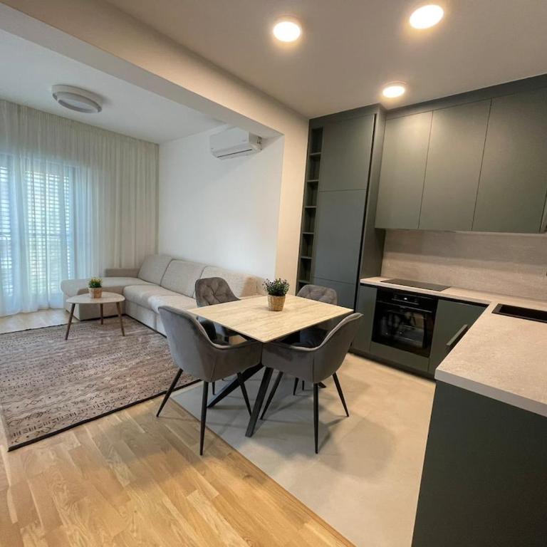 Стильная просторная квартира рядом с морем в Будве Adok23 - Apartman sa 1 Spavaćom Sobom - 8
