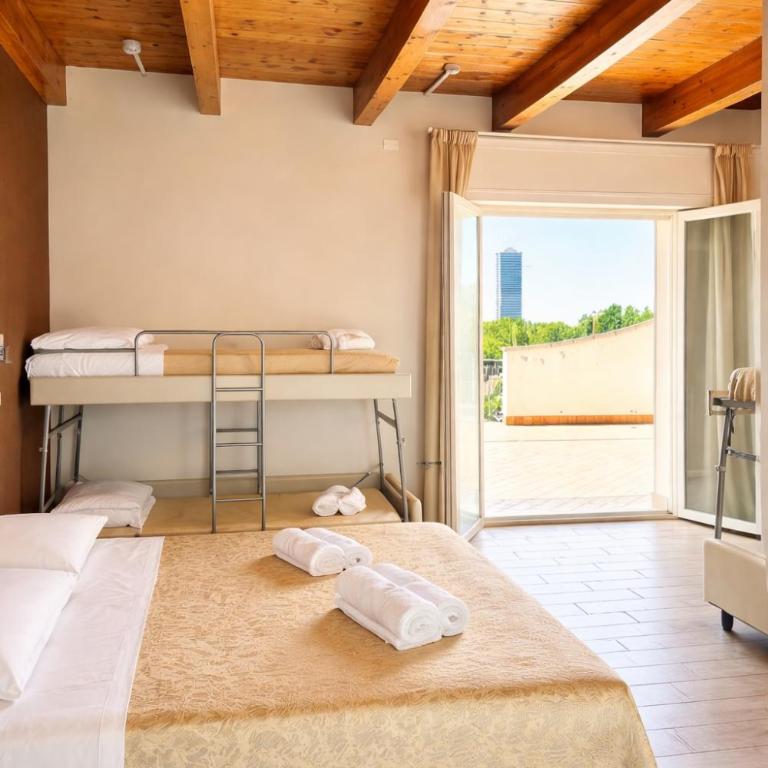 Camere comfort con terrazza Solarium Favorita - Camera Familiare con Terrazza - 1