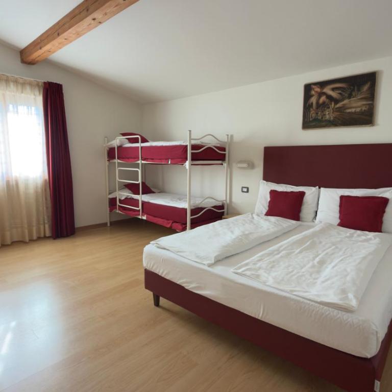 Casteluce Hotel Funivie - Classic Quadruple Room - 1
