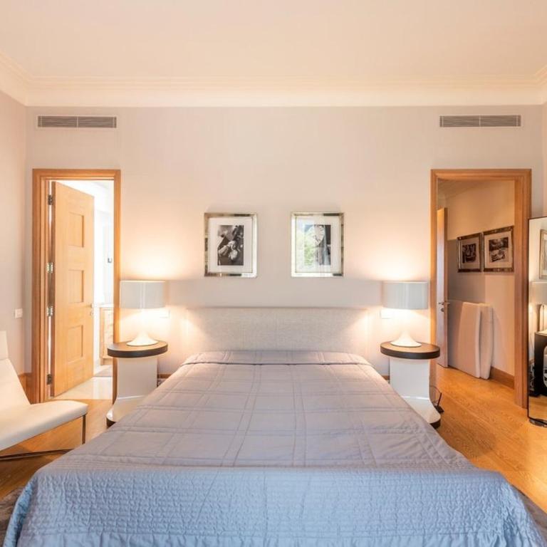 Luxurious SeaView Apartment Bar - 4 Double BDR - Four-Bedroom Apartment - 3