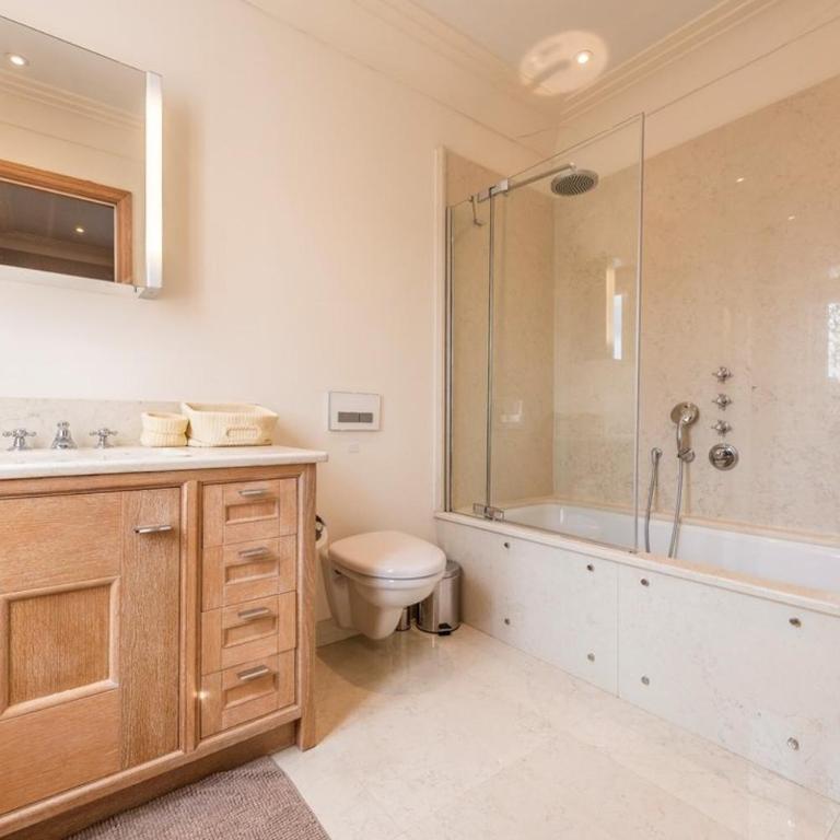 Luxurious SeaView Apartment Bar - 4 Double BDR - Four-Bedroom Apartment - 5