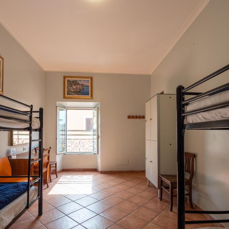 Alessandro Palace & Bar - Posto Letto in Dormitorio Misto con 4 Letti e Bagno Interno - 2