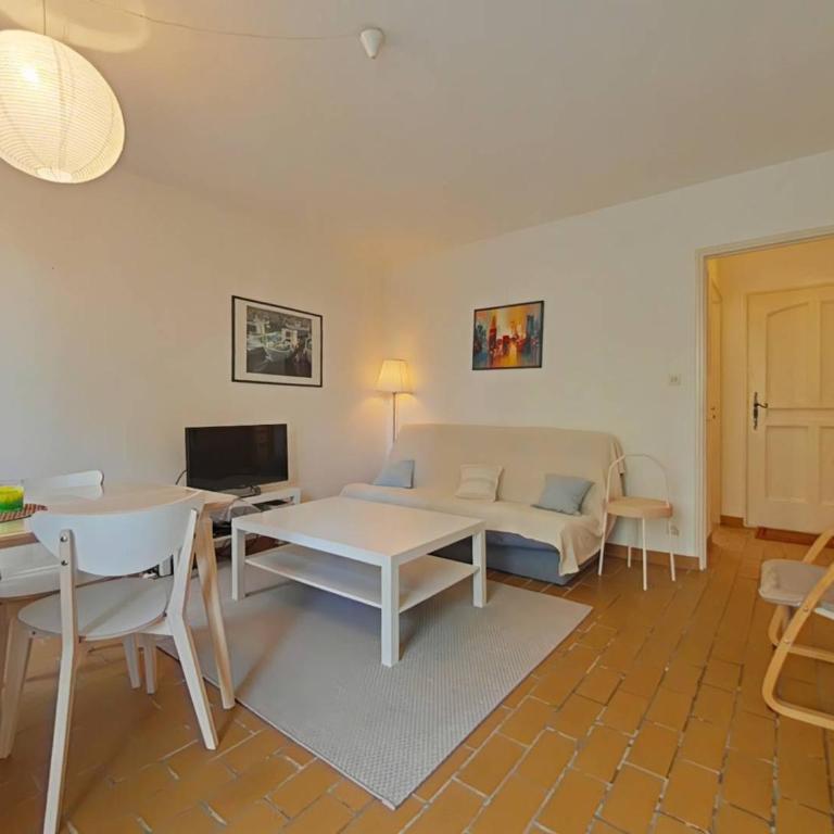 HYE011-316 Appartement 2 pièces avec parking privé - 4 personnes proche du port et de la mer - Apartment mit 1 Schlafzimmer - 15