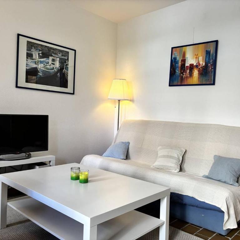 HYE011-316 Appartement 2 pièces avec parking privé - 4 personnes proche du port et de la mer - Apartment mit 1 Schlafzimmer - 14